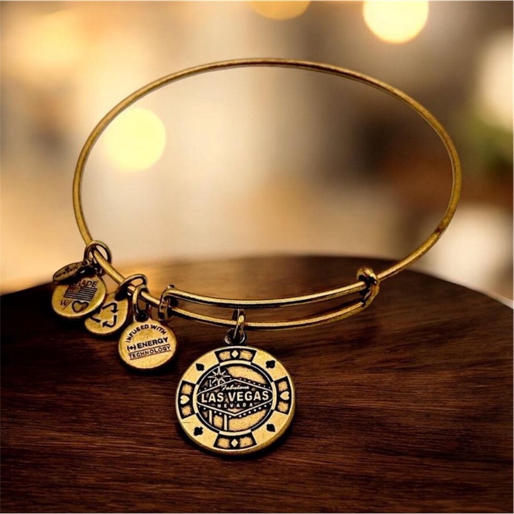 Alex and Ani | Las Vegas Bangle
/ Gold